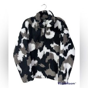 Eddie Bauer Woman’s Cow print Sherpa • L